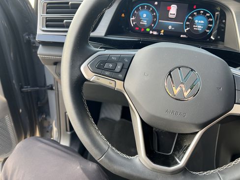 Used 2024 Volkswagen Atlas Cross Sport SE FWD image 17
