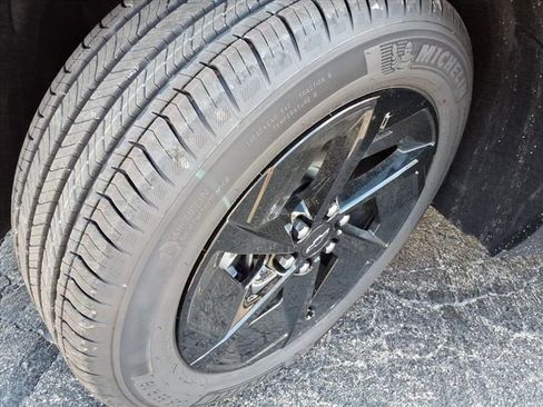 New 2026 Chevrolet Equinox EV LT image 15