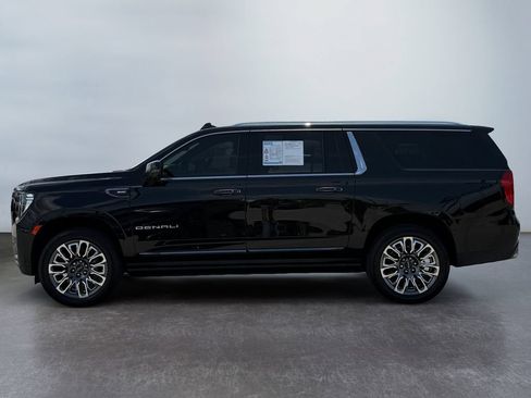 Used 2023 GMC Yukon XL Denali Ultimate w/ LPO, Floor Liner Package AWD/4WD image 6