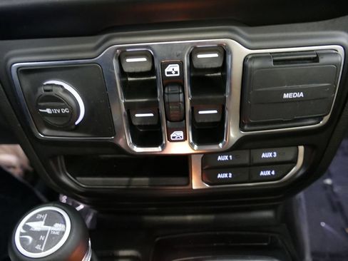 Used 2021 Jeep Wrangler Unlimited Sahara w/ Cold Weather Group AWD/4WD image 20