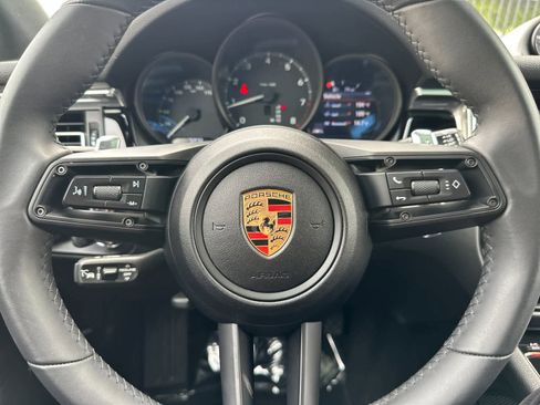 Certified 2025 Porsche Macan AWD/4WD image 26