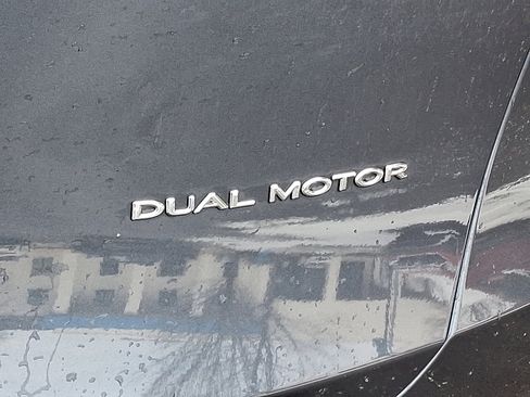 Used 2022 Tesla Model Y Long Range image 10