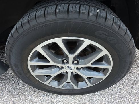 Used 2015 Ford Expedition EL XLT w/ Equipment Group 202A AWD/4WD image 29