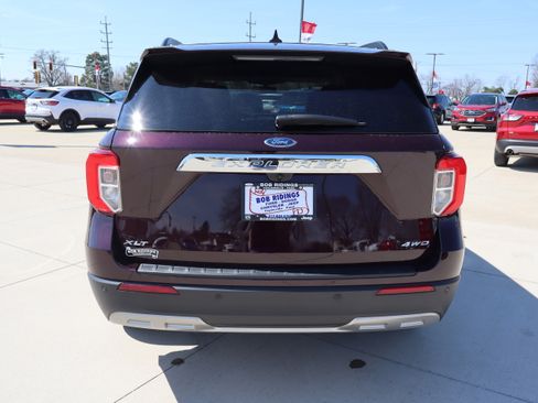 Used 2022 Ford Explorer XLT w/ Equipment Group 202A image 7