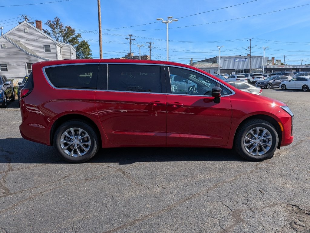 New 2027 Chrysler Pacifica Select AWD/4WD image 6