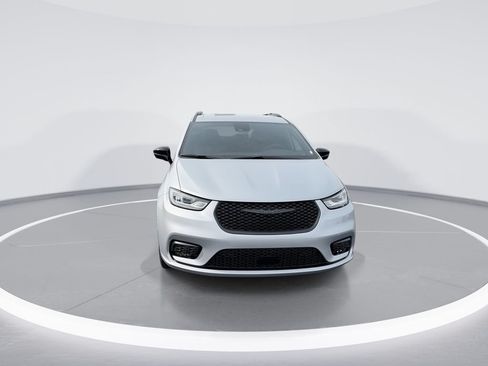 New 2026 Chrysler Pacifica Select w/ S Appearance Package FWD image 3
