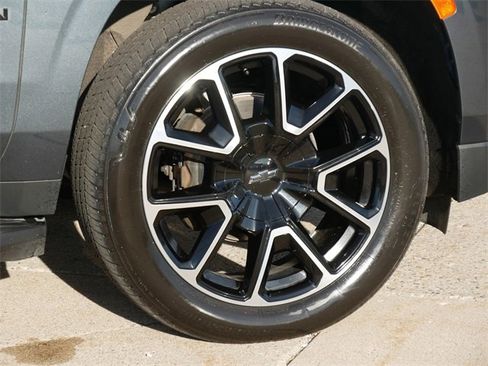 Used 2021 Chevrolet Suburban RST image 9