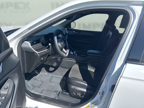 Used 2023 Jeep Grand Cherokee L Laredo image 9