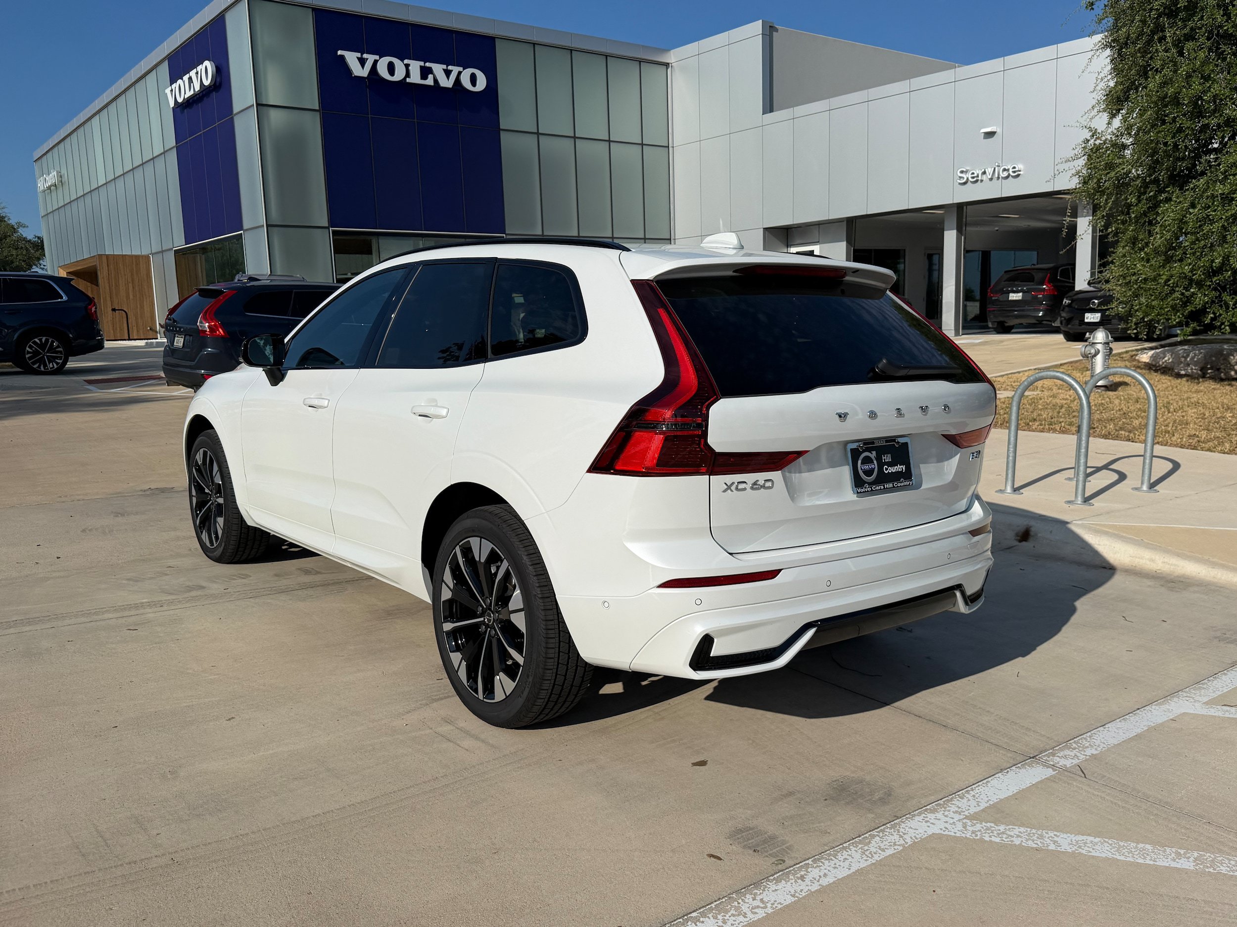 Certified 2026 Volvo XC60 B5 Plus w/ Climate Package PRO AWD/4WD image 4