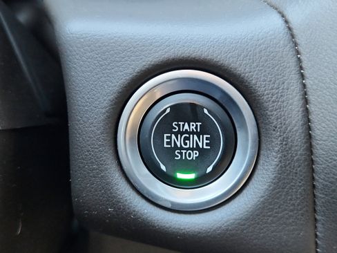 Used 2021 Chevrolet Tahoe Z71 image 22