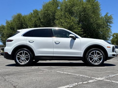 Used 2019 Porsche Cayenne AWD/4WD image 3