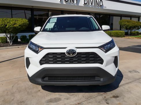 Used 2022 Toyota RAV4 LE AWD/4WD image 3