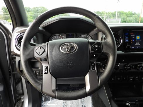 Used 2018 Toyota Tacoma TRD Off-Road image 16