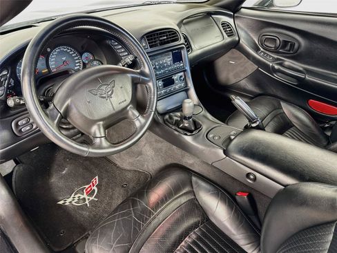 Used 2004 Chevrolet Corvette Convertible w/ Preferred Equipment Group RWD image 11