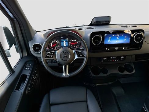 Used 2025 Mercedes-Benz Sprinter 2500 image 22