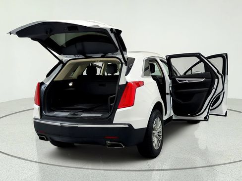 Used 2017 Cadillac XT5 Luxury w/ Driver Awareness Package FWD image 12