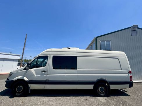 Used 2014 Mercedes-Benz Sprinter 2500 image 2