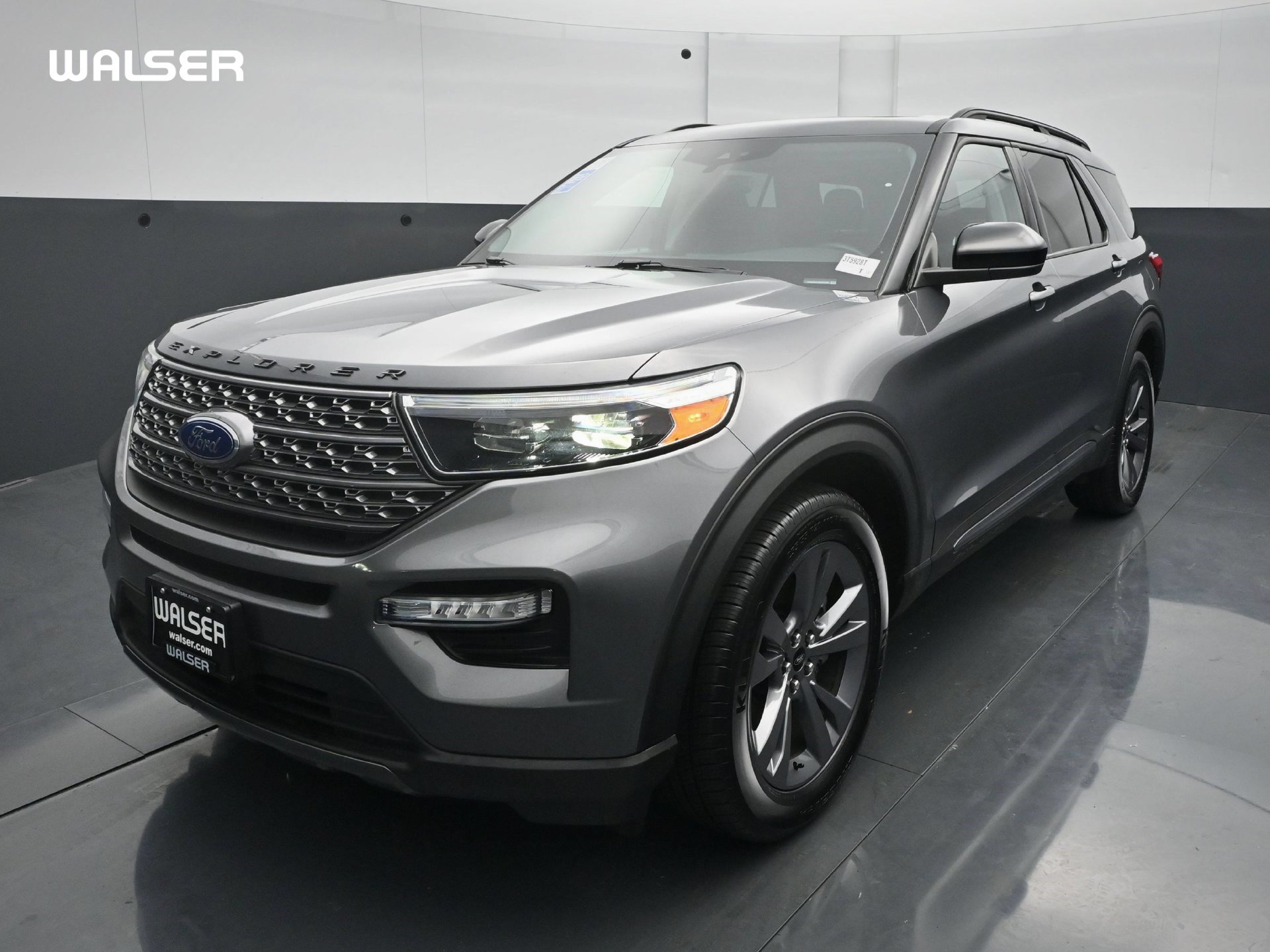 Used 2022 Ford Explorer XLT w/ Equipment Group 202A AWD/4WD image 1