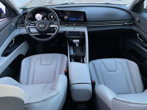 Used 2025 Hyundai Elantra Limited image 21