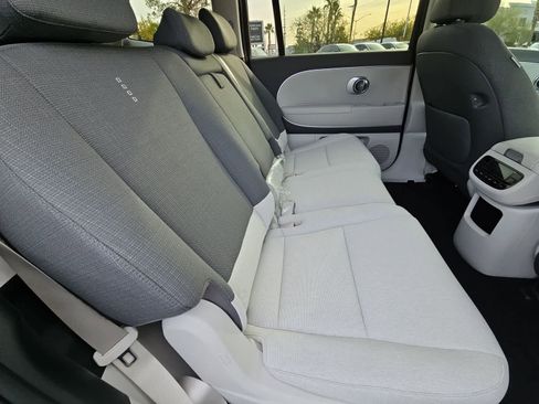 New 2026 Hyundai Ioniq 9 SE AWD/4WD image 17