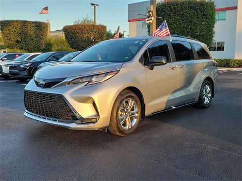 Used 2023 Toyota Sienna XSE image 5