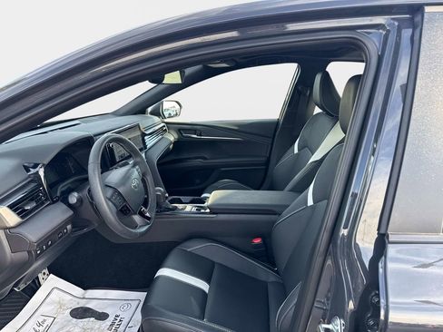 Used 2025 Toyota Camry SE w/ Multimedia Upgrade Package image 15