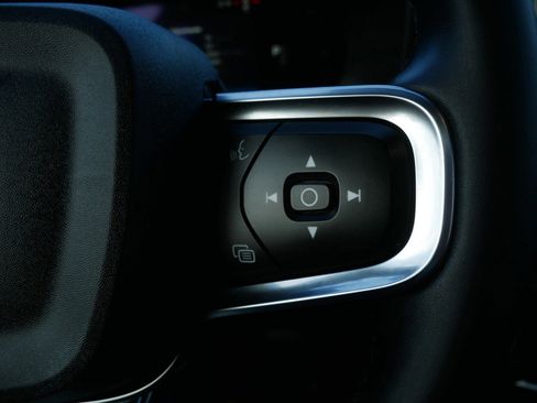 Certified 2023 Volvo XC40 Recharge Ultimate image 24