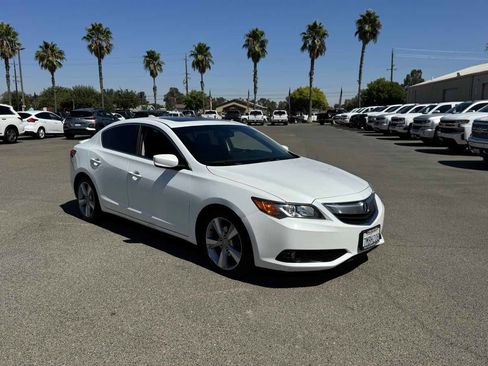 Used 2015 Acura ILX w/ Technology Package FWD image 2