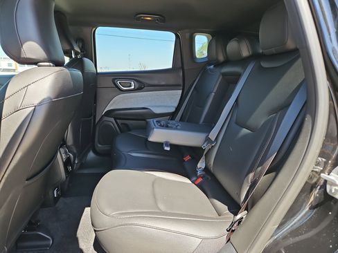 Used 2024 Jeep Compass Latitude image 14