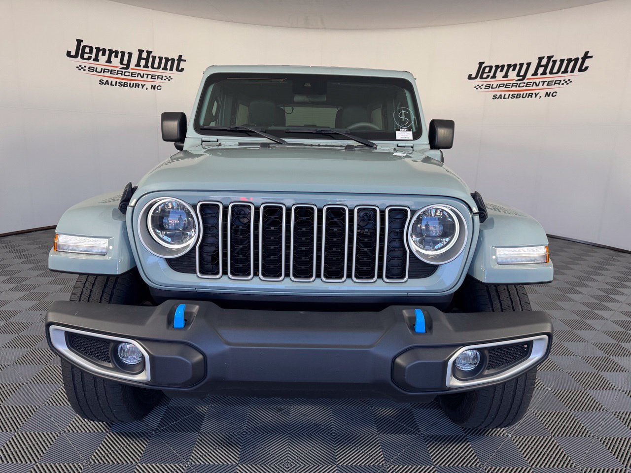 Used 2024 Jeep Wrangler Unlimited Sahara w/ Safety Group AWD/4WD image 4
