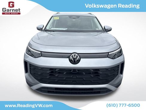 New 2025 Volkswagen Tiguan SE image 8