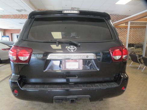 Used 2018 Toyota Sequoia Limited w/ Safety & Convenience Package AWD/4WD image 5