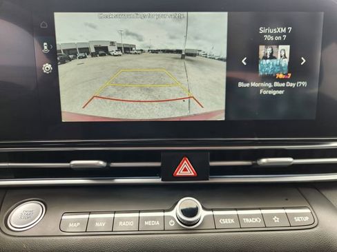 Used 2025 Hyundai Elantra SEL FWD image 17