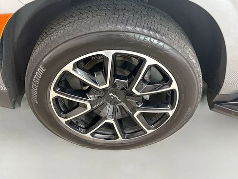 Used 2022 Chevrolet Suburban RST w/ Luxury Package image 33