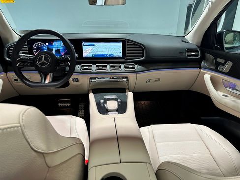 Used 2026 Mercedes-Benz GLS 450 4MATIC image 9