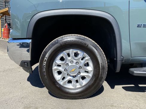 Used 2025 Chevrolet Silverado 2500 LT w/ Safety Package AWD/4WD image 12