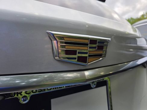 Used 2020 Cadillac XT5 Premium Luxury w/ LPO, Floor Liner Package FWD image 7