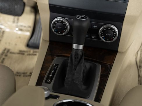 Used 2010 Mercedes-Benz GLK 350 2WD image 40