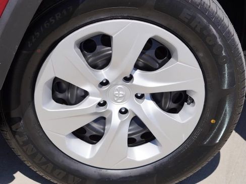 Used 2020 Toyota RAV4 LE w/ Carpet Mat Package FWD image 12