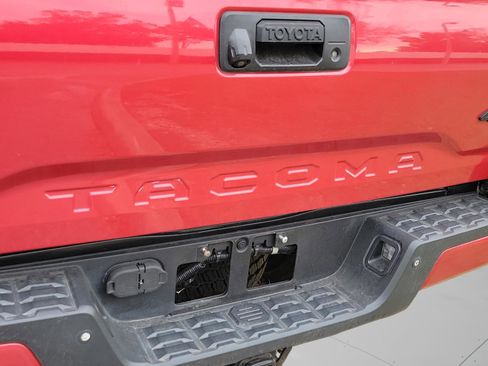 Used 2017 Toyota Tacoma TRD Off-Road image 16