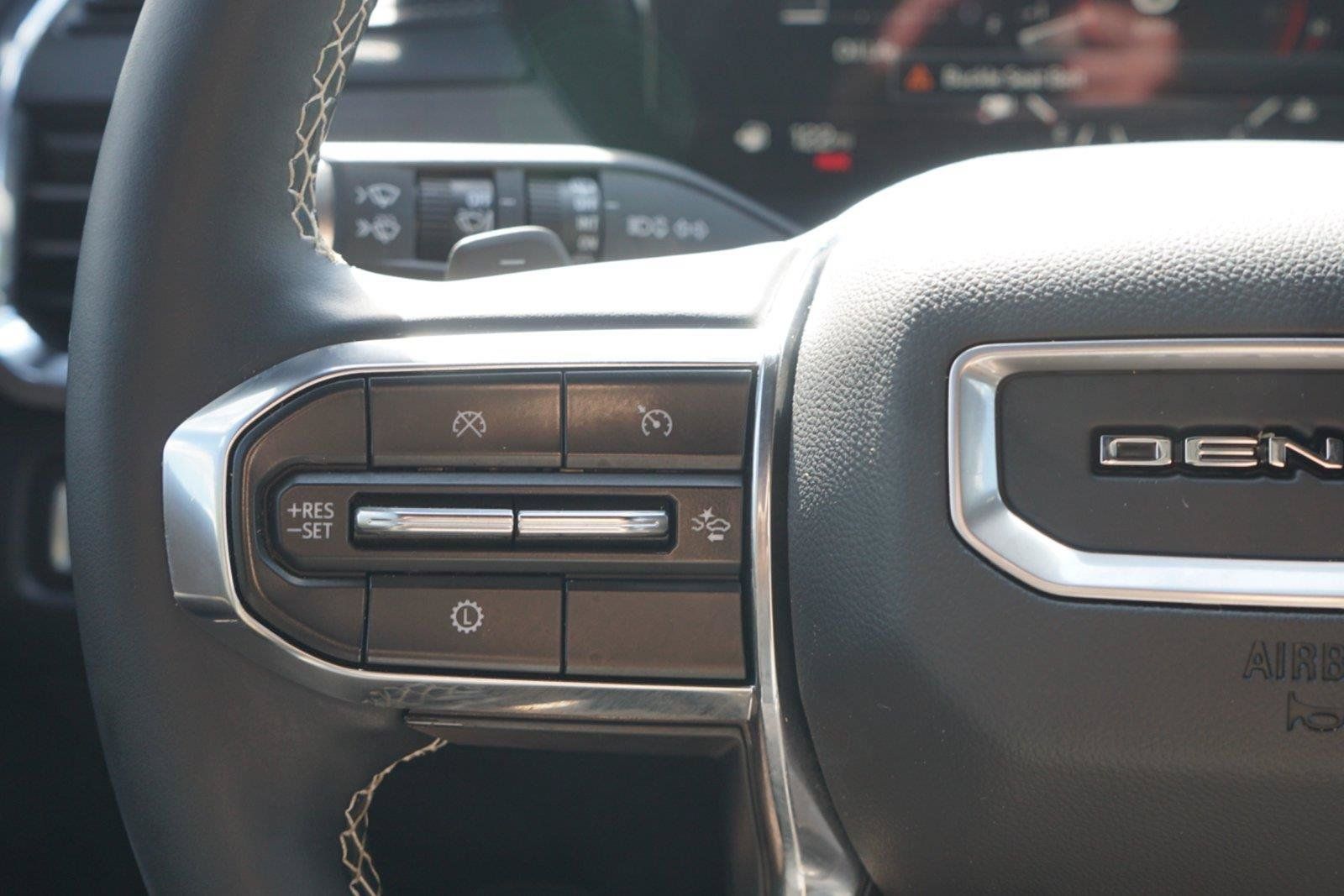 Used 2025 GMC Acadia Denali w/ LPO, Floor Liner Package FWD image 16