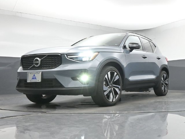 Used 2023 Volvo XC40 B5 Ultimate w/ Climate Package AWD/4WD image 12