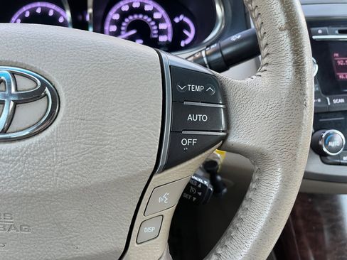 Used 2012 Toyota Avalon image 18