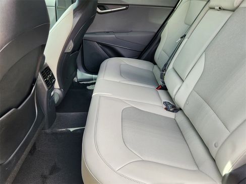 New 2025 Kia Niro EX Touring image 11