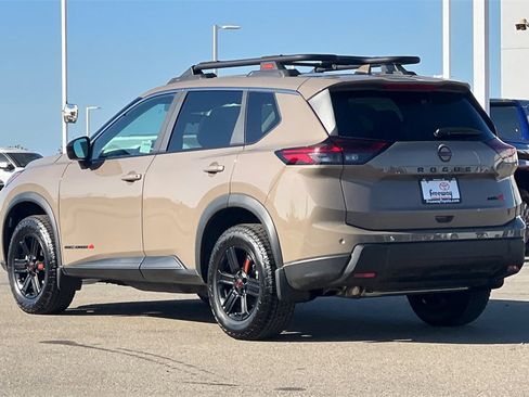 Used 2025 Nissan Rogue SV image 7
