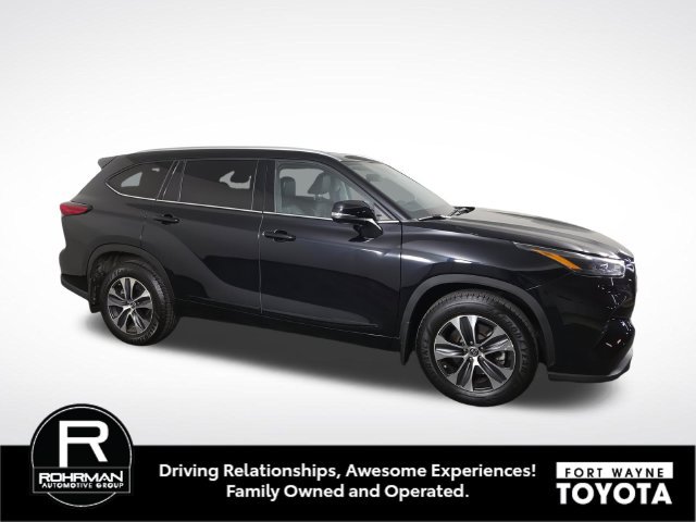 Used 2022 Toyota Highlander XLE AWD/4WD image 5