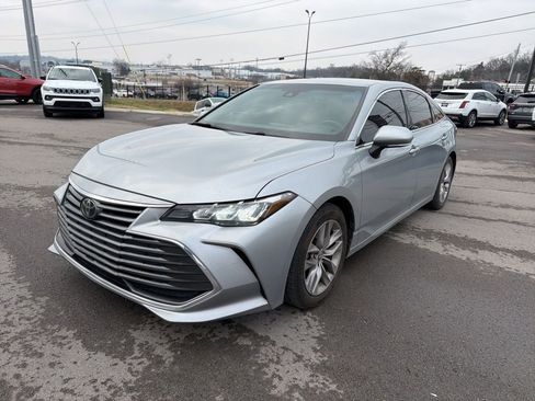 Used 2020 Toyota Avalon XLE image 5