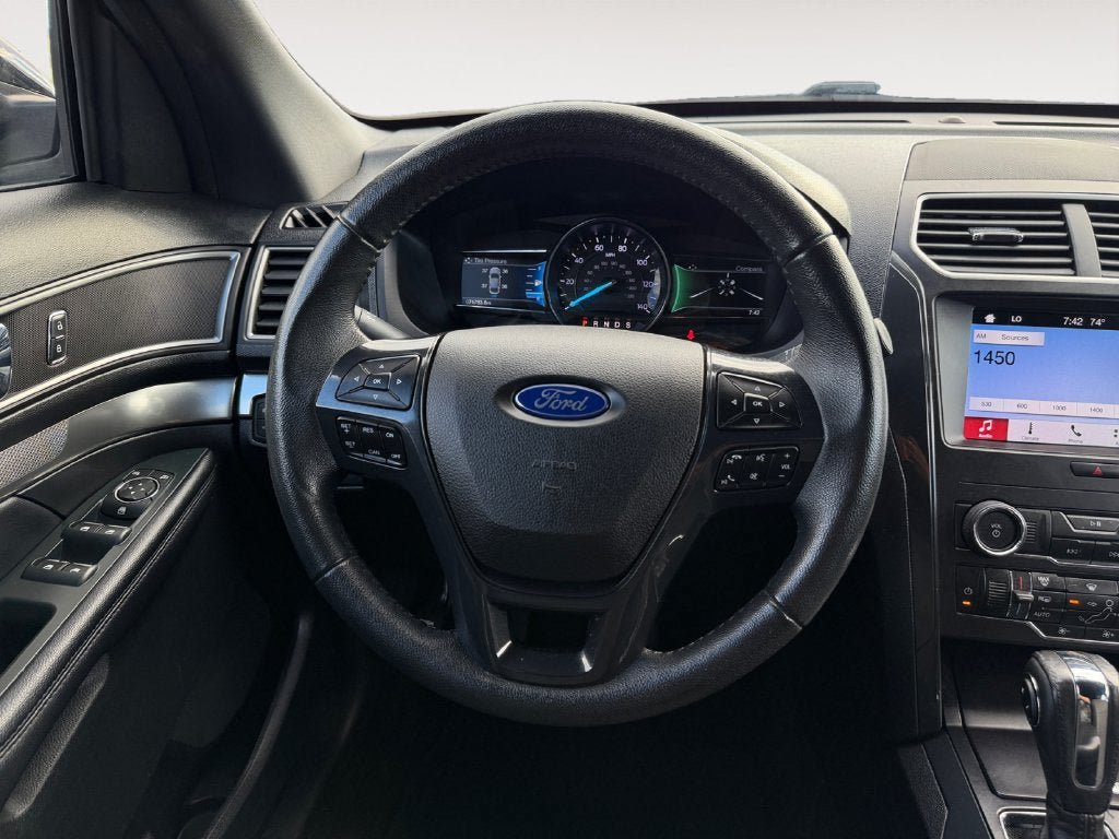 Used 2018 Ford Explorer XLT w/ Equipment Group 201A AWD/4WD image 14