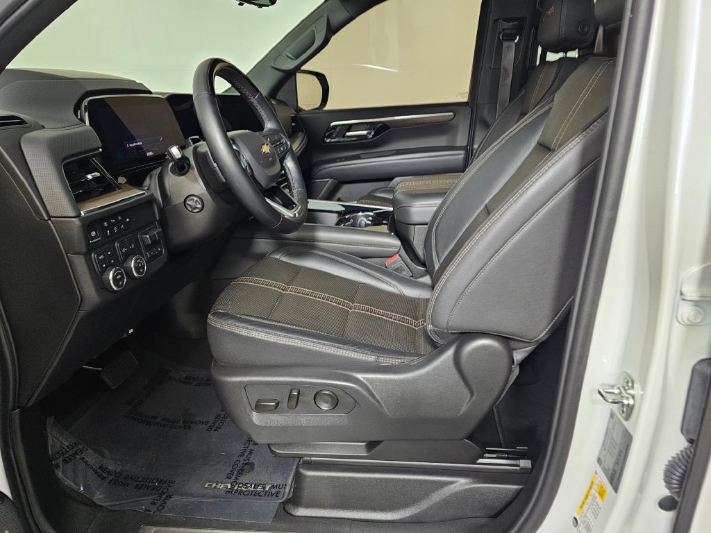Used 2025 Chevrolet Suburban High Country AWD/4WD image 23