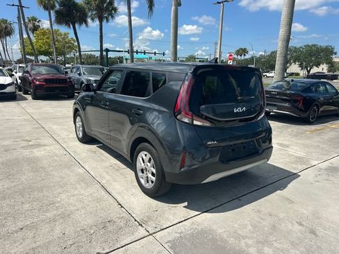Certified 2025 Kia Soul LX w/ LX Technology Package FWD image 8